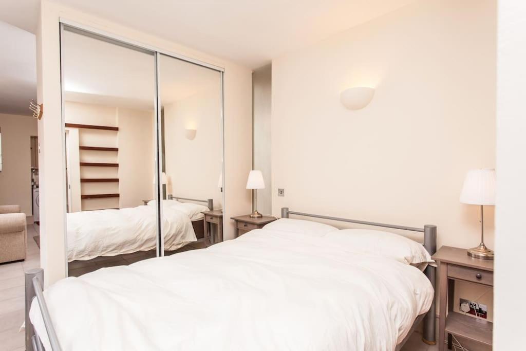 Awesome Apartment In The Heart Of Camden Town London Bagian luar foto