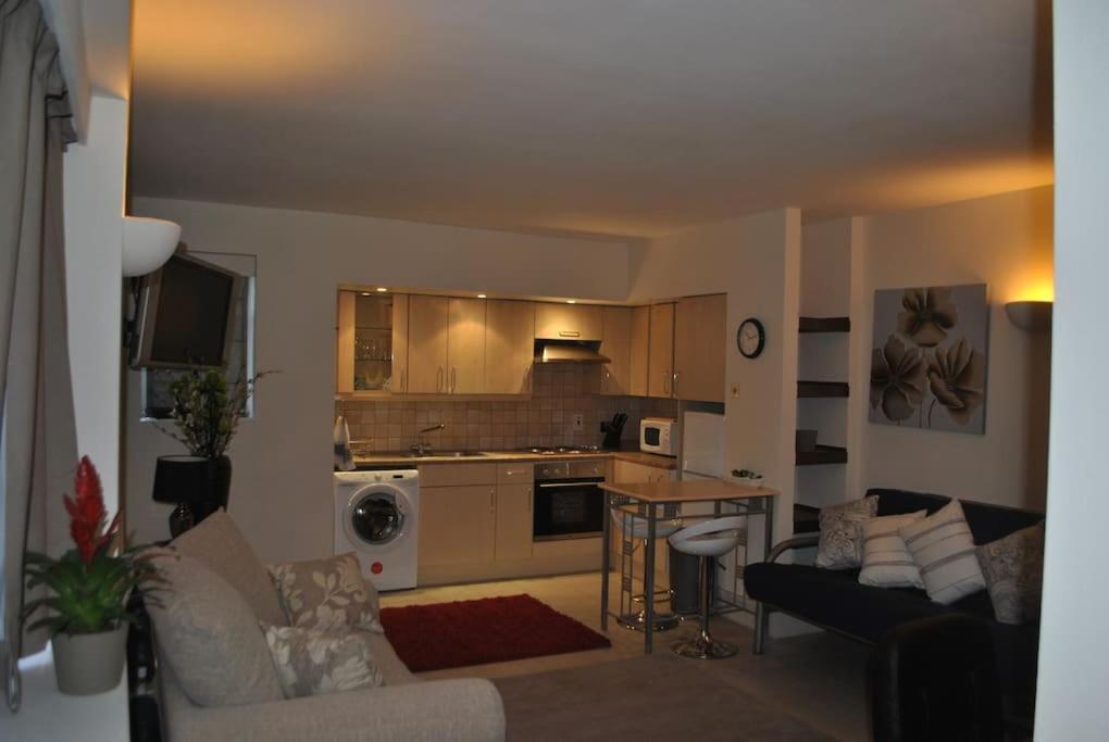 Awesome Apartment In The Heart Of Camden Town London Bagian luar foto