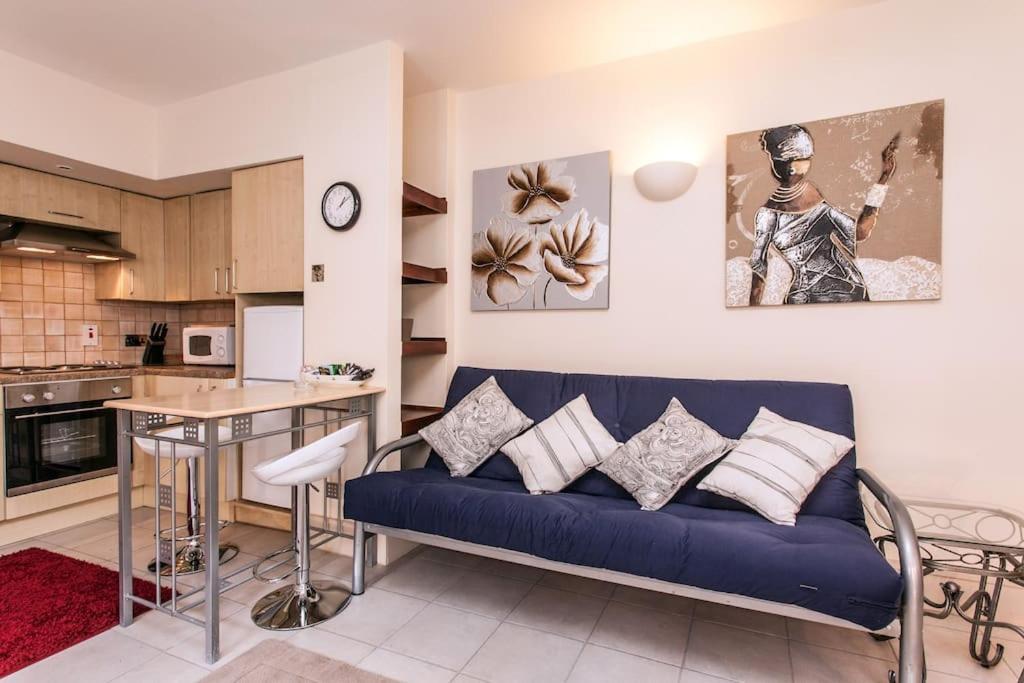 Awesome Apartment In The Heart Of Camden Town London Bagian luar foto