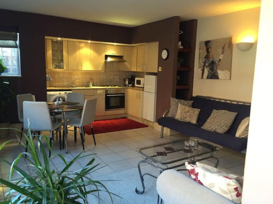 Awesome Apartment In The Heart Of Camden Town London Bagian luar foto