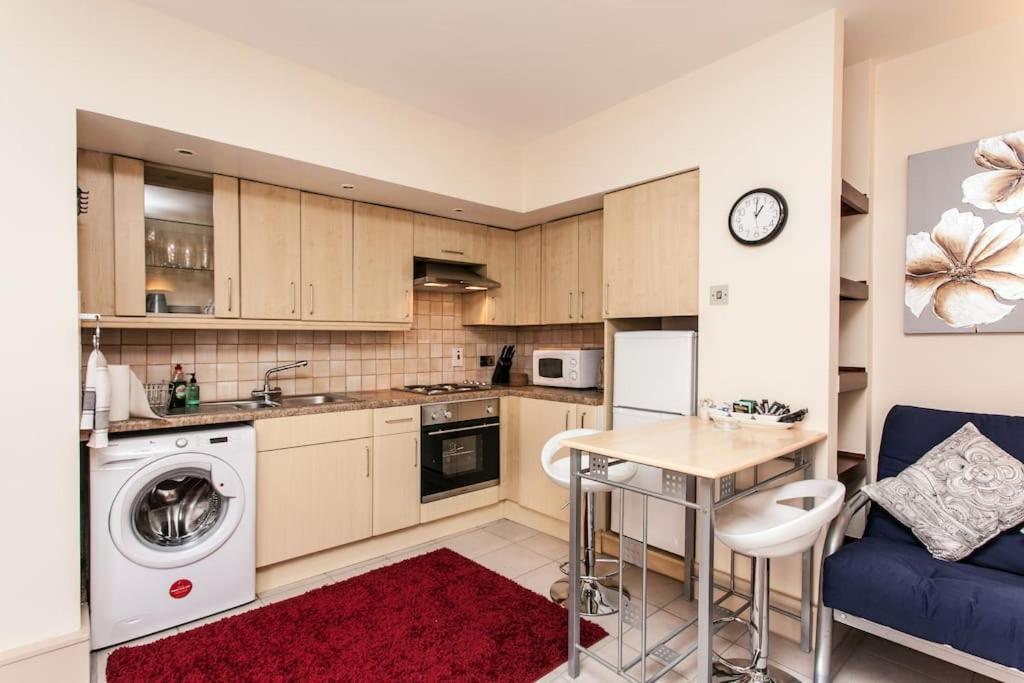 Awesome Apartment In The Heart Of Camden Town London Bagian luar foto
