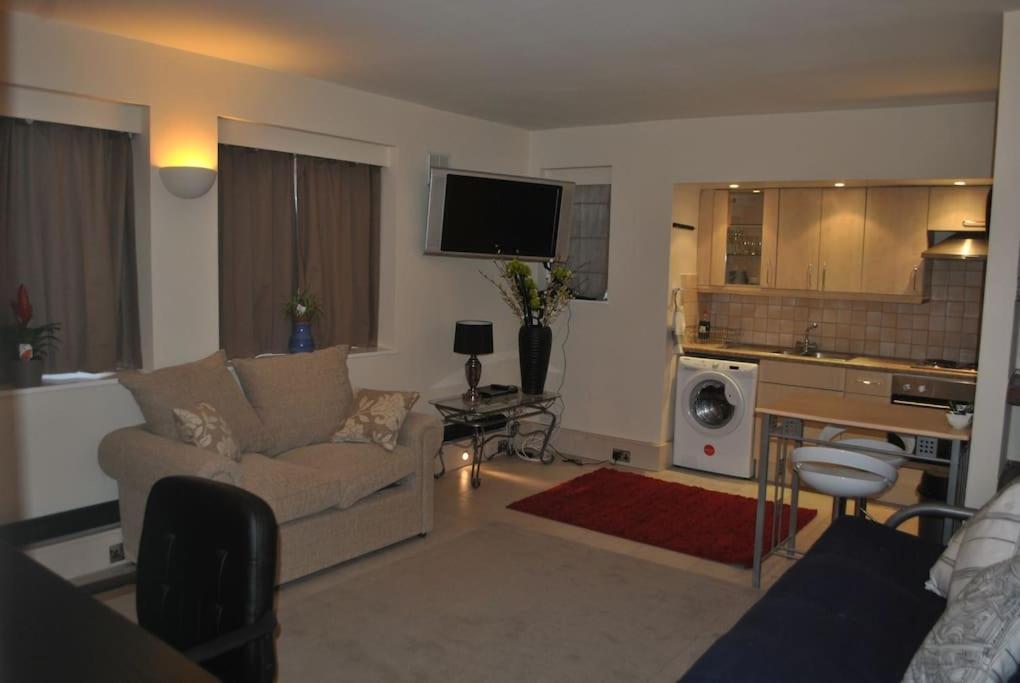 Awesome Apartment In The Heart Of Camden Town London Bagian luar foto